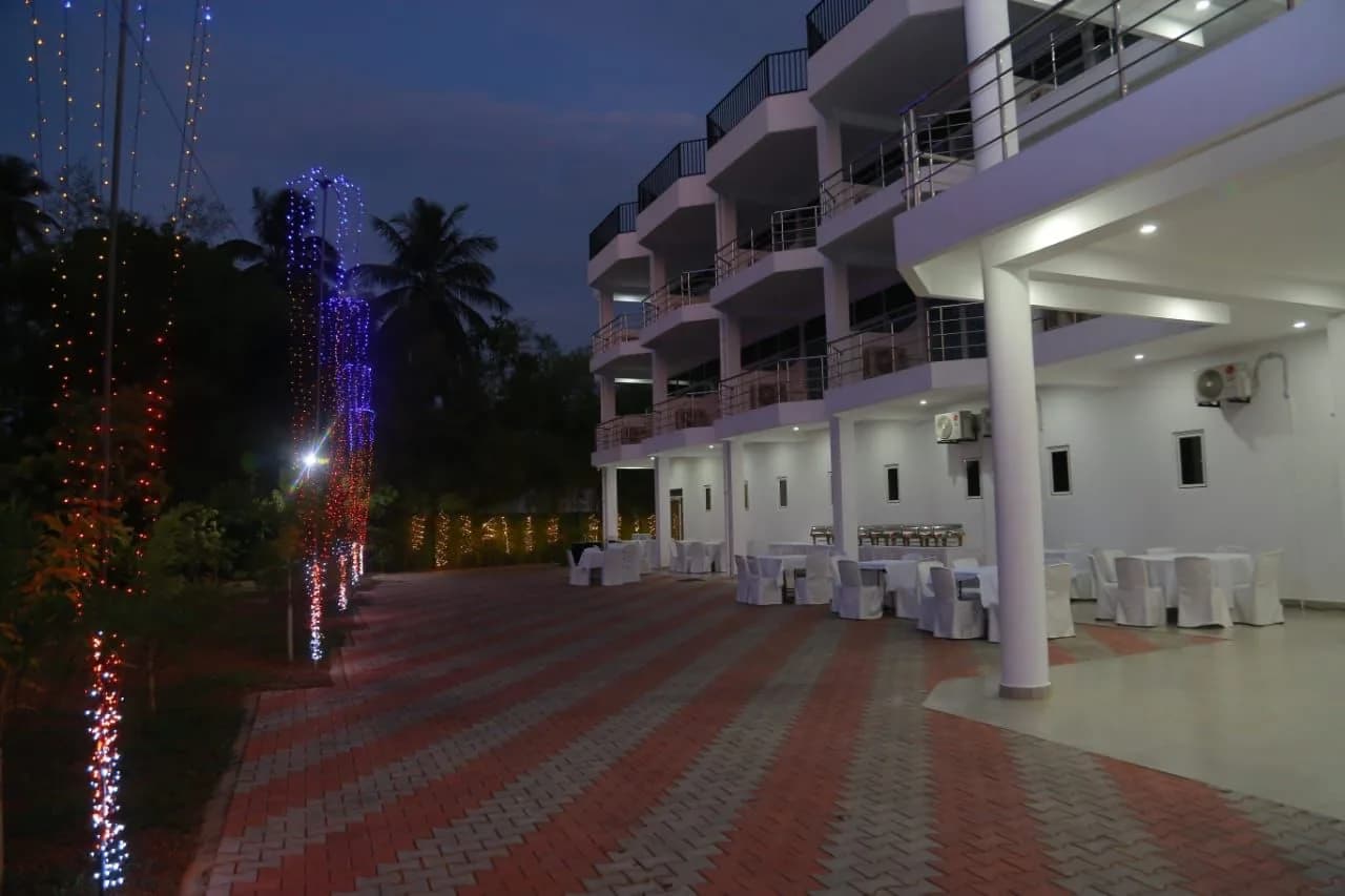 Luxury 19-Bed River Edge Hotel, Bentota - Photo 17