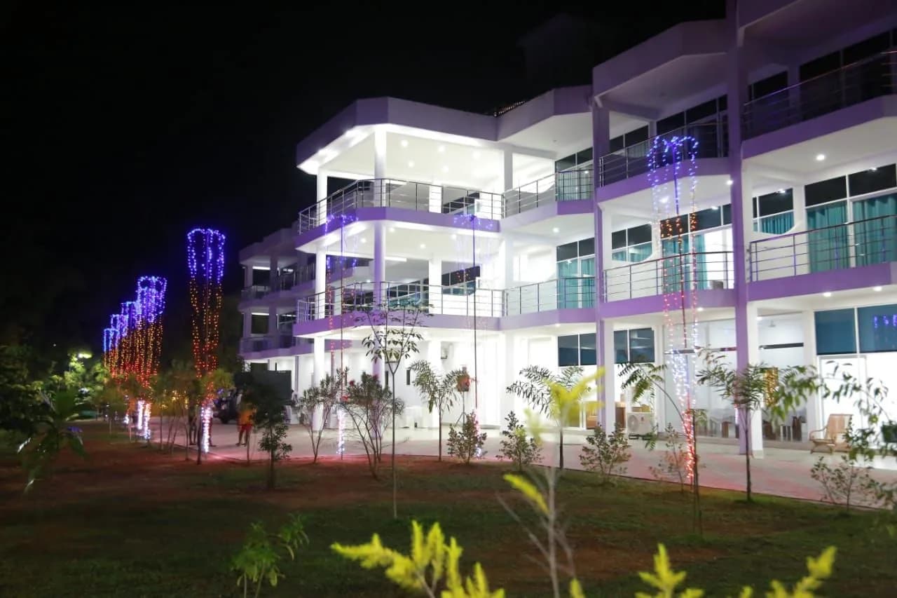 Luxury 19-Bed River Edge Hotel, Bentota - Photo 11